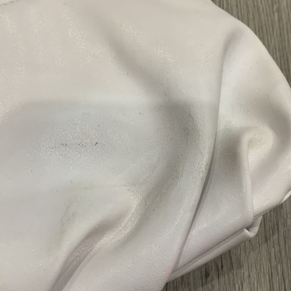 White purse with metal round handle - Picture 5 of 12